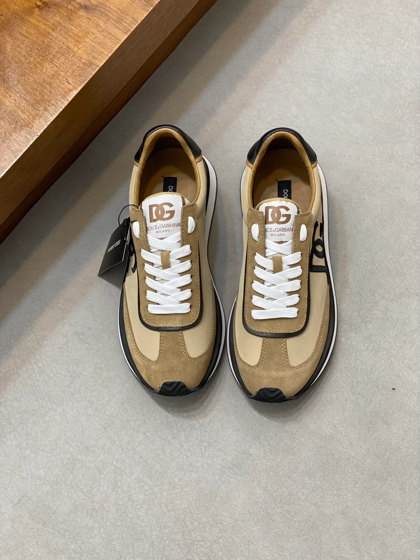 Men's Men's Shoes💰440【New Style】🐝🐝DG••New••Dolce&G*_dgDolce&G*_dgDolce & G*_dg 2024 Early Spring New Men's Lace-up Leather Casual Sports Shoes Made of imported suede cowhide spliced ​​with waterproof fabric, mixed and matched color design, a fashionable and energetic sports shoe that easily meets the needs of modern dressing and highlights the contemporary lifestyle style. The foot is fully lined with cowhide for greater comfort. The tongue and heel are decorated with logos. It is equipped with a rubber outsole. The heel and toe are wrapped to further protect our feet. It is a model worth buying! Size: 39-44 (customized at 38.45)